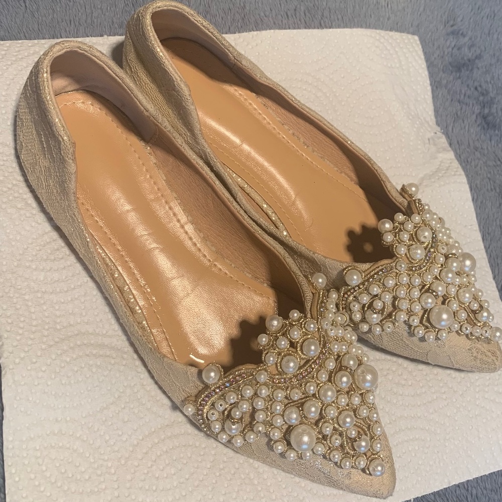 A stylish Pearl Ballet Flats Women